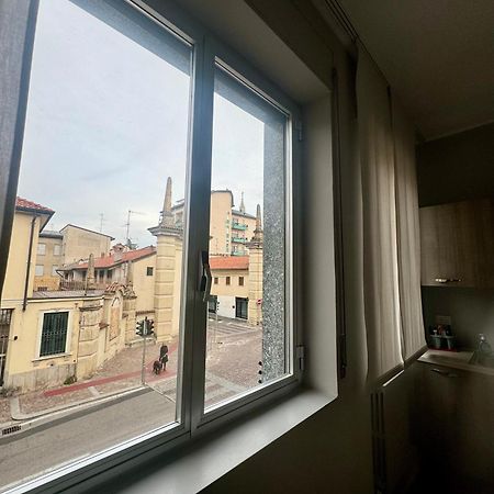 Casa Tito - Accogliente Monolocale A Due Passi Dalla Stazione Cesano Maderno Eksteriør billede