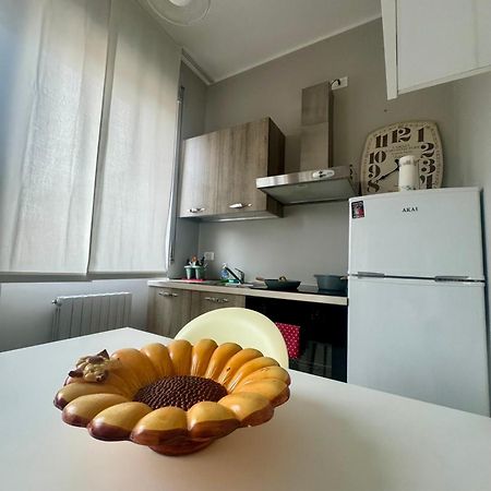Casa Tito - Accogliente Monolocale A Due Passi Dalla Stazione Cesano Maderno Eksteriør billede