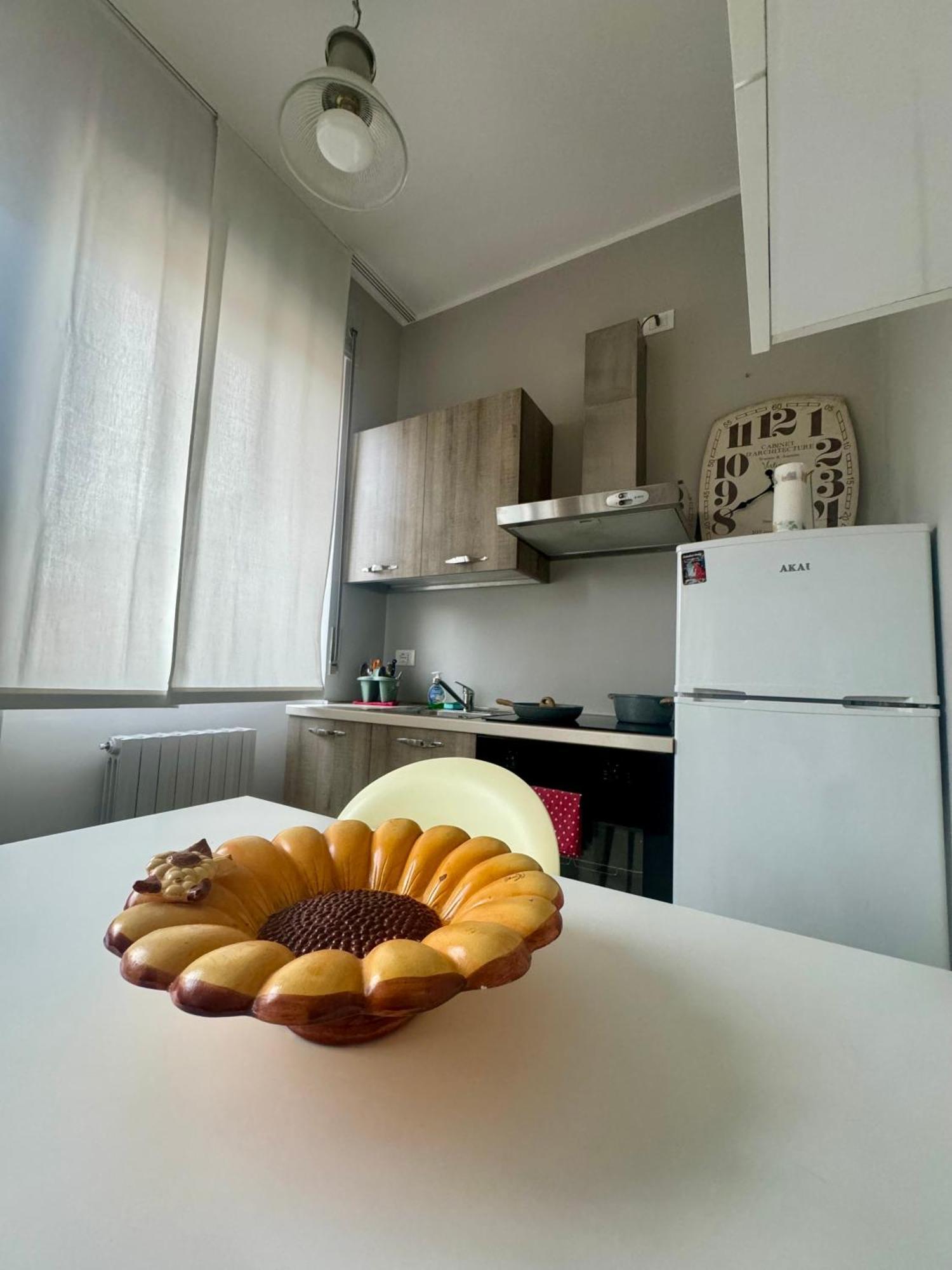 Casa Tito - Accogliente Monolocale A Due Passi Dalla Stazione Cesano Maderno Eksteriør billede